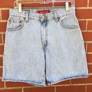 Levi’s Classic Fit “Mom” Jean Shorts Size 10